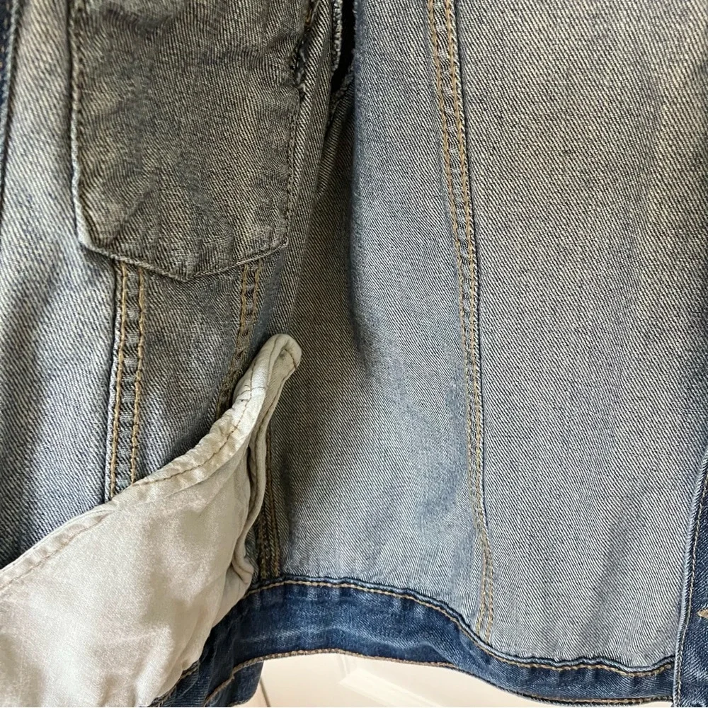 CHILDREN’S PLACE Unisex Blue Denim Jacket.           Size M/M-7/8